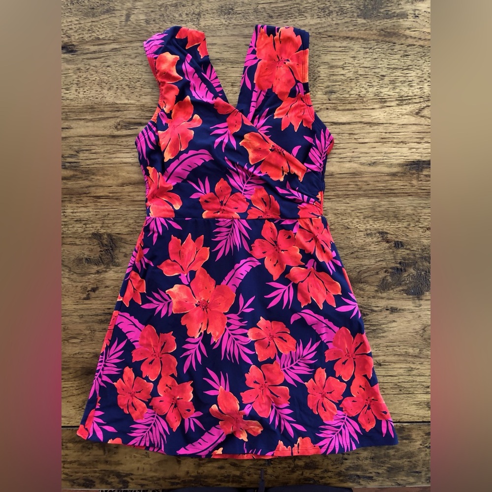 Land’s End Swim Dress With Attached Panty Size 8 Navy/ Tropical Pattern